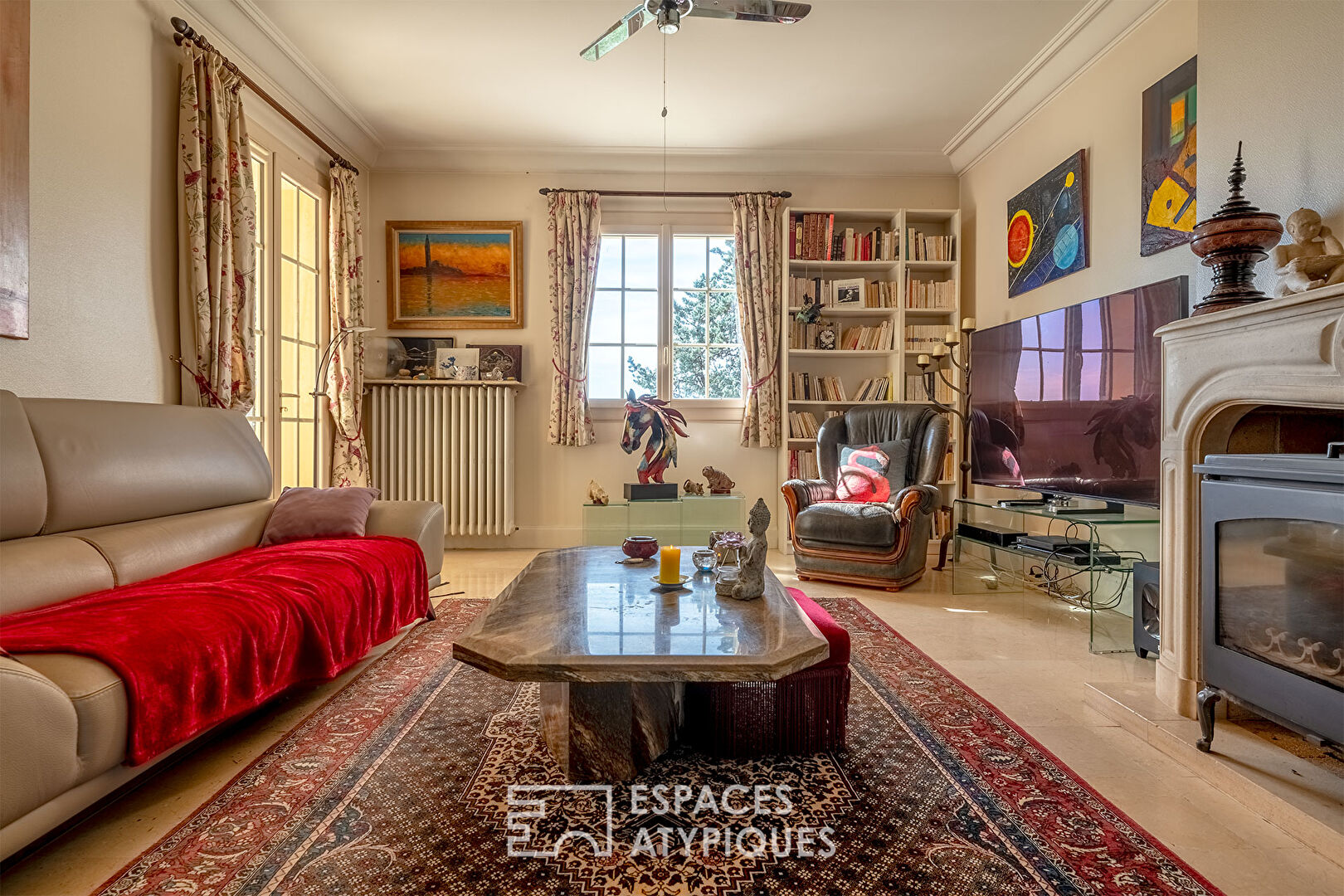 House with a view and its multiple annexes