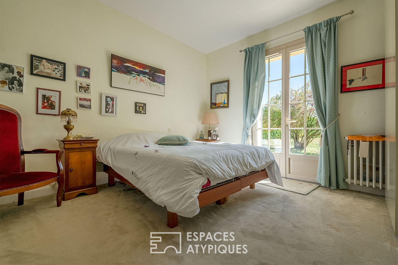 House with a view and its multiple annexes