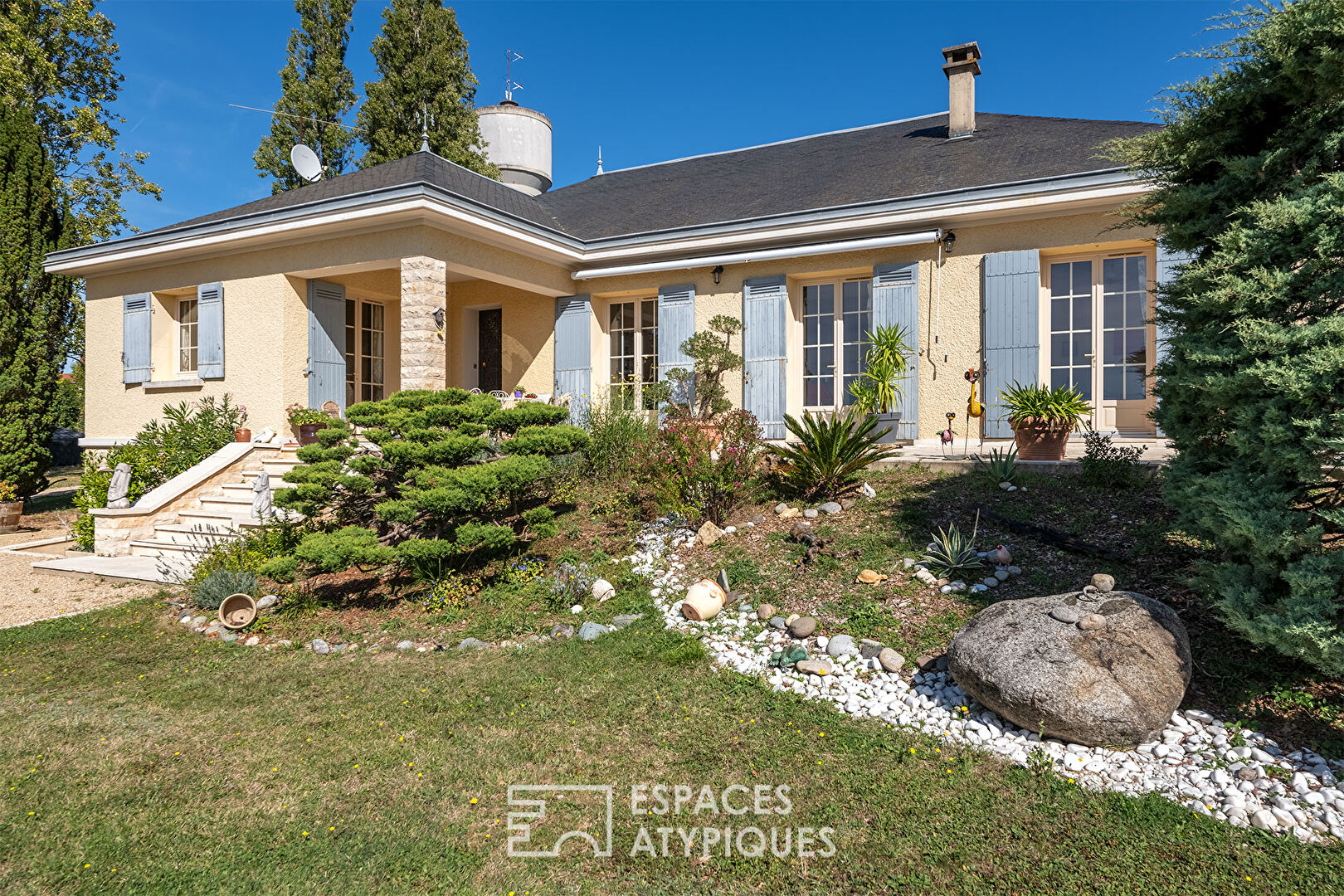 House with a view and its multiple annexes