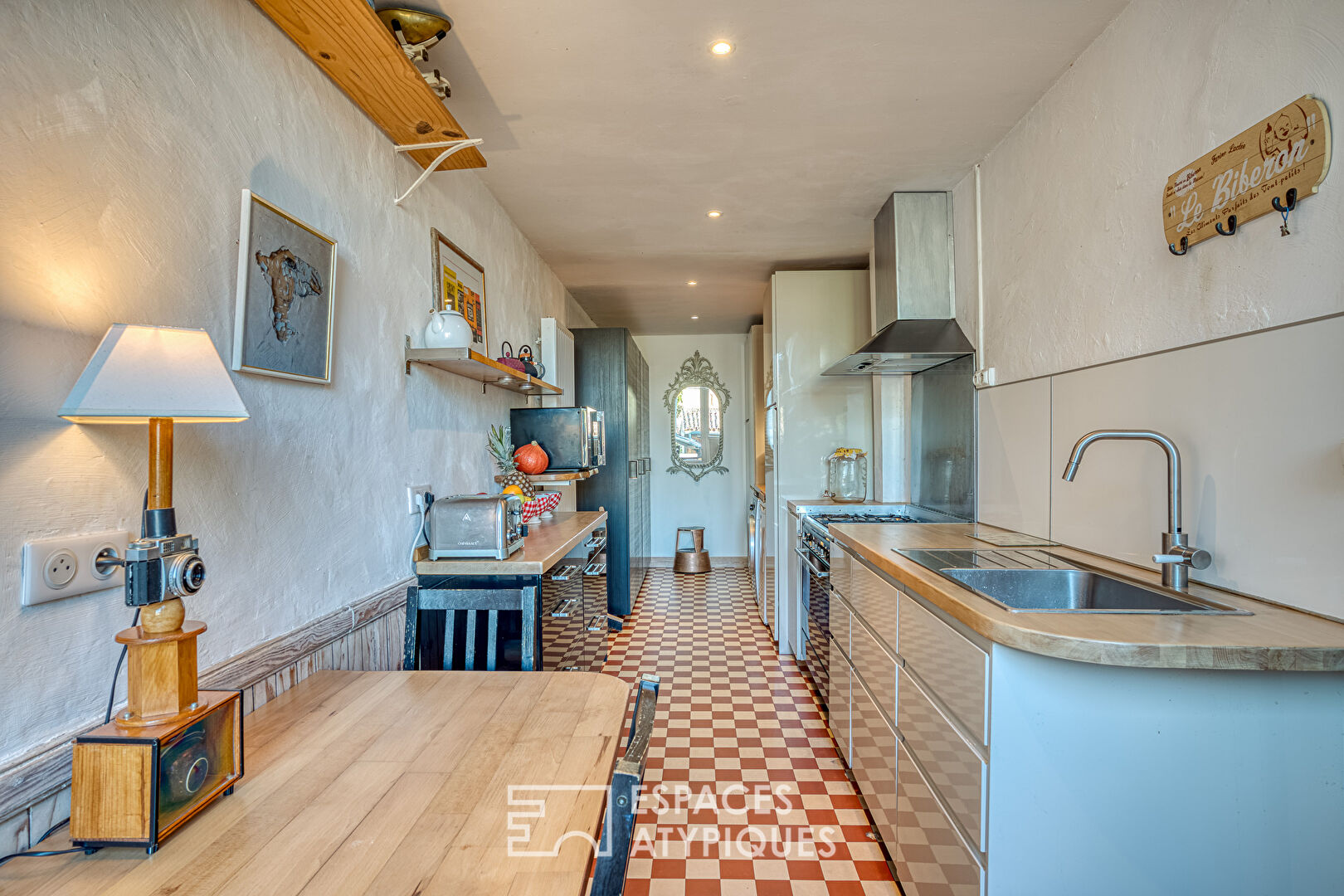 Stone townhouse with Tropézienne terrace and swimming spa