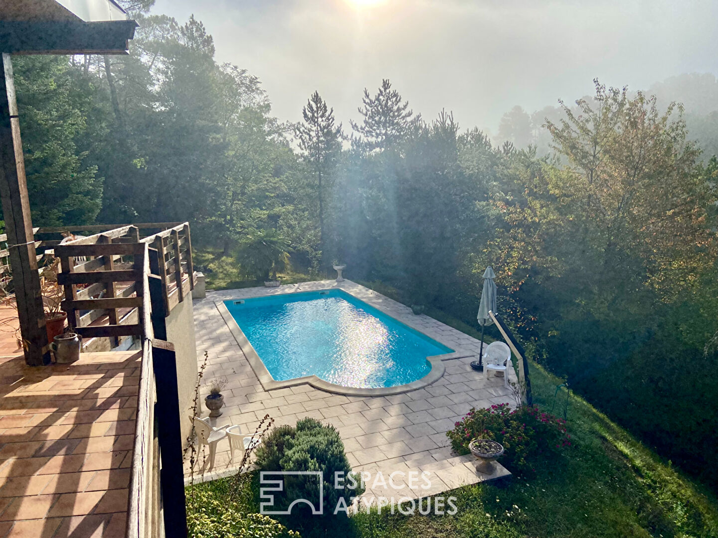 Architect-designed house in the heart of the forest and its breathtaking view