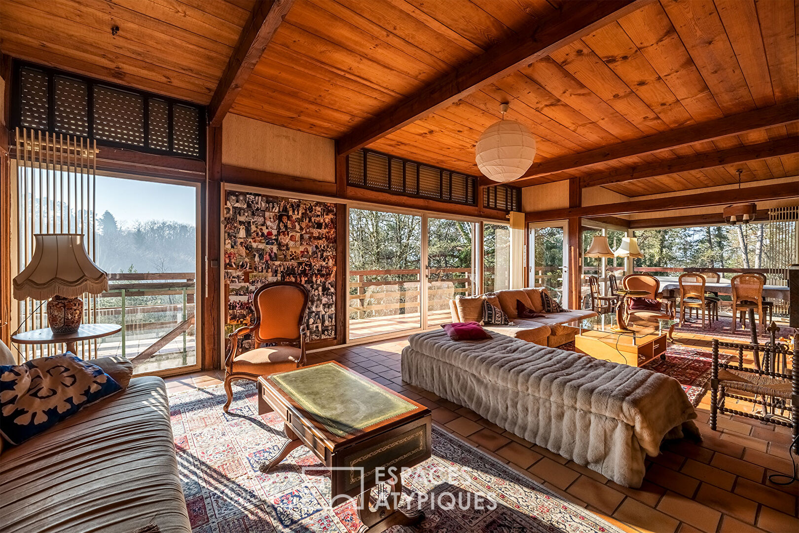 Architect-designed house in the heart of the forest and its breathtaking view