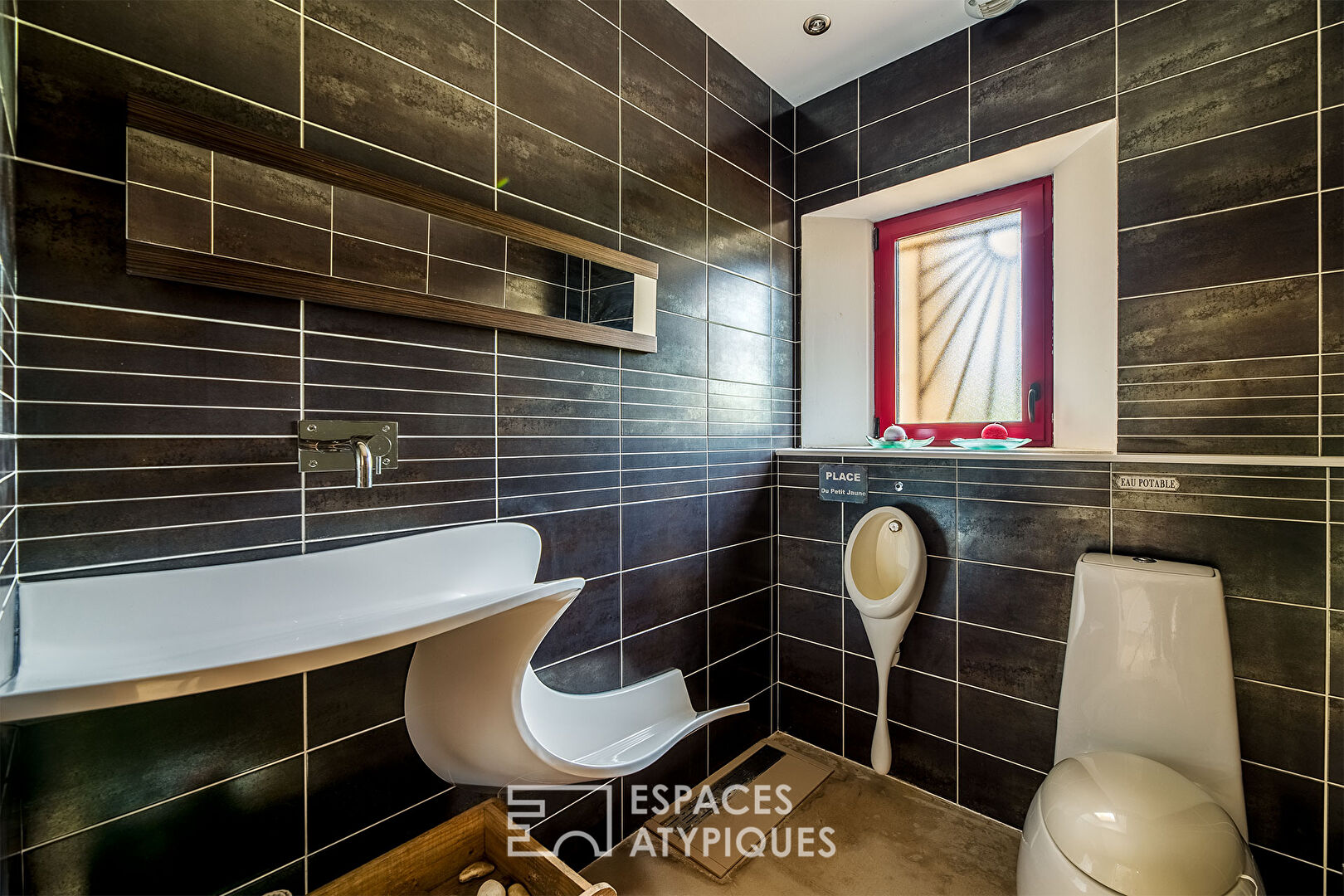 Périgourdine contemporaine avec piscine, terrain constructible.