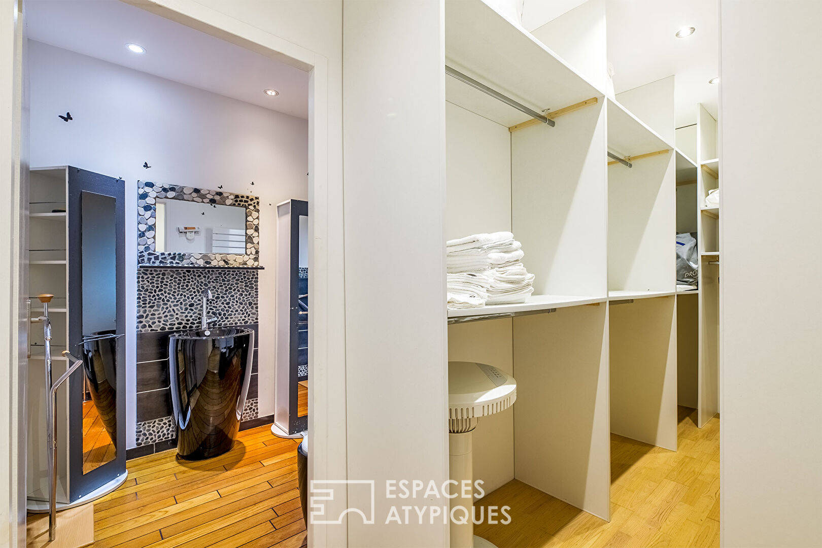 Périgourdine contemporaine avec piscine, terrain constructible.