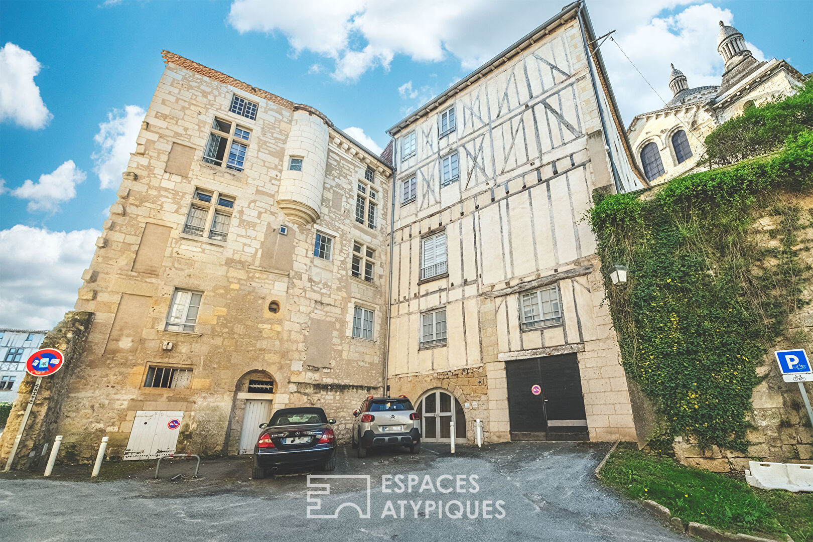 Apartment and its private elevator in the heart of a former convent