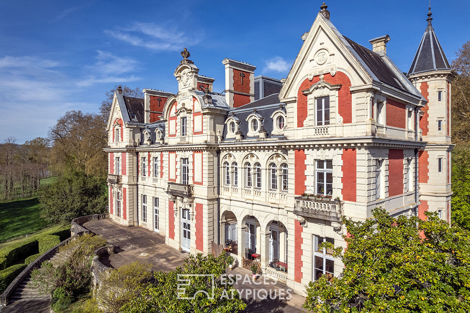 Luxury duplex apartment in the heart of the castle