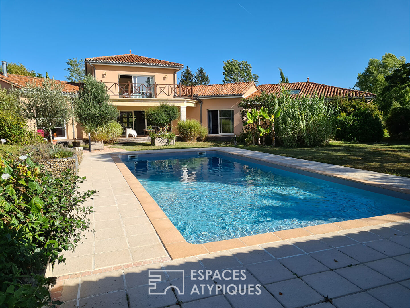 An exceptional residence with a Provençal look…