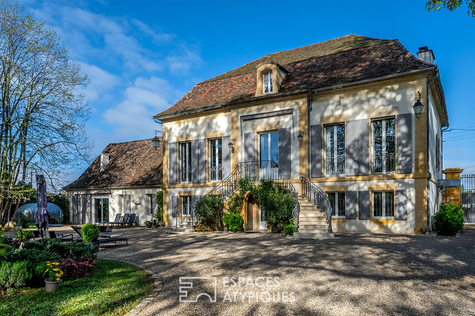 Renovated mansion at the gates of Bergerac town center.