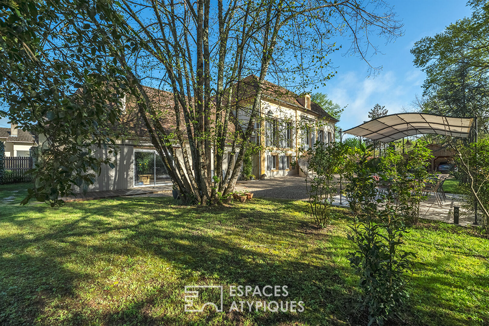 Renovated mansion at the gates of Bergerac town center.