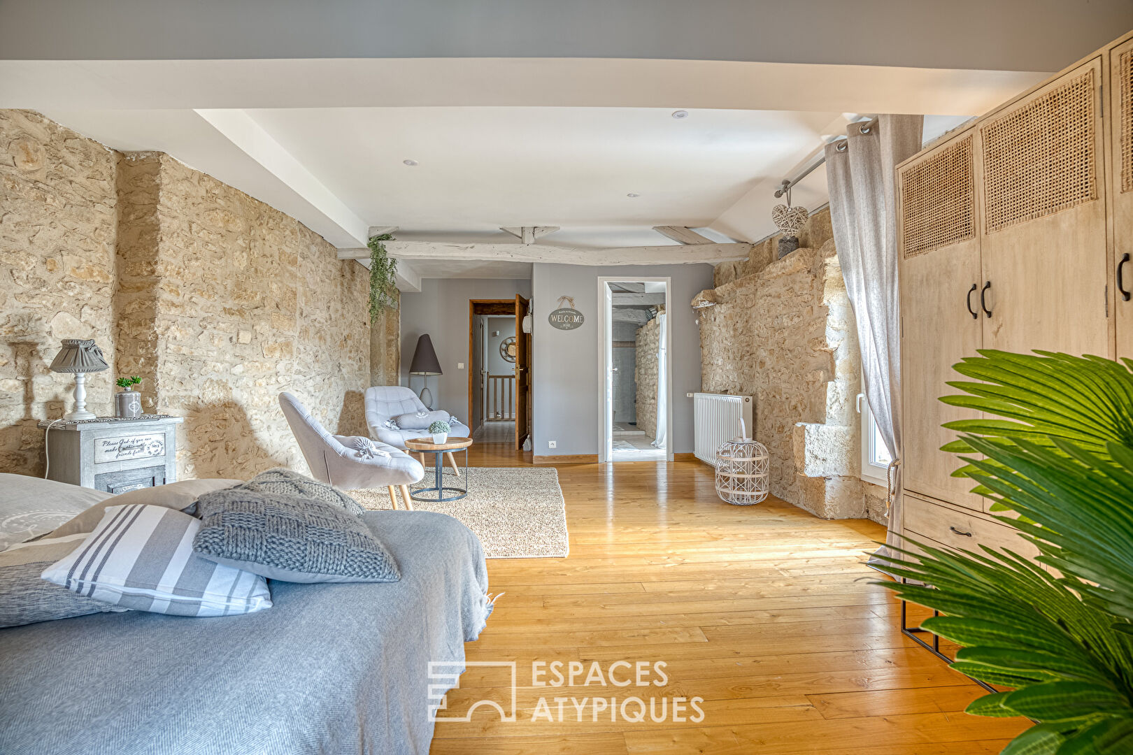 Elegant bourgeois house in the heart of a bastide