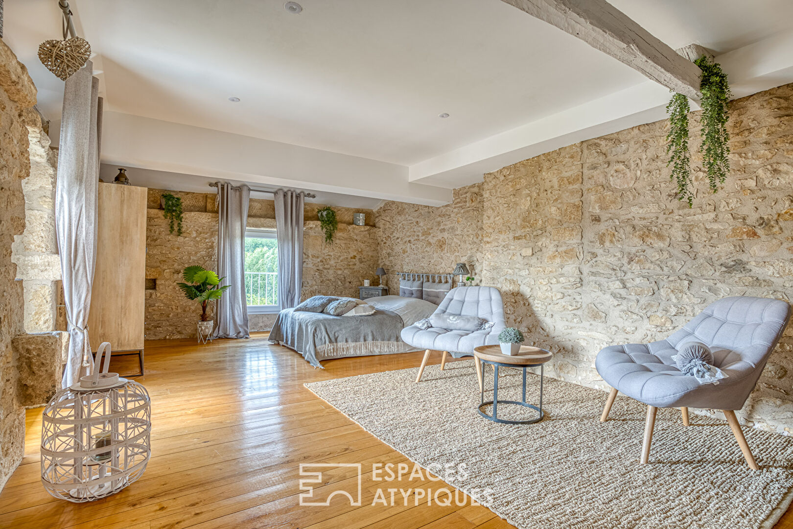 Elegant bourgeois house in the heart of a bastide