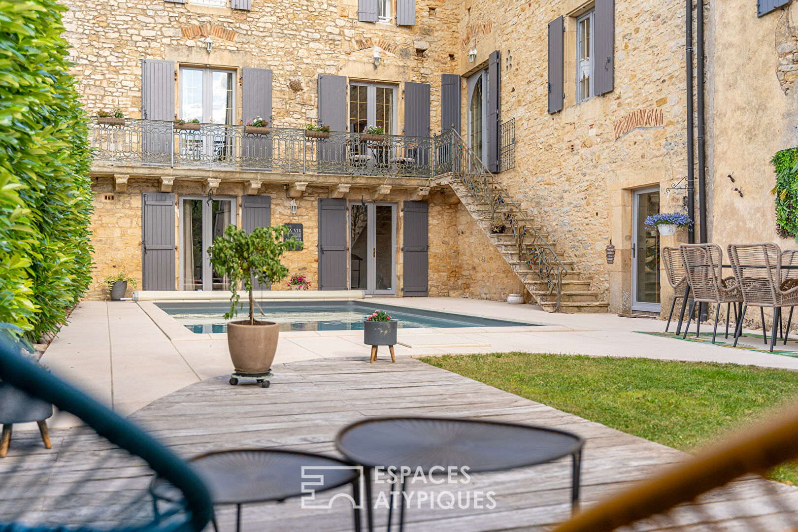 Elegant bourgeois house in the heart of a bastide