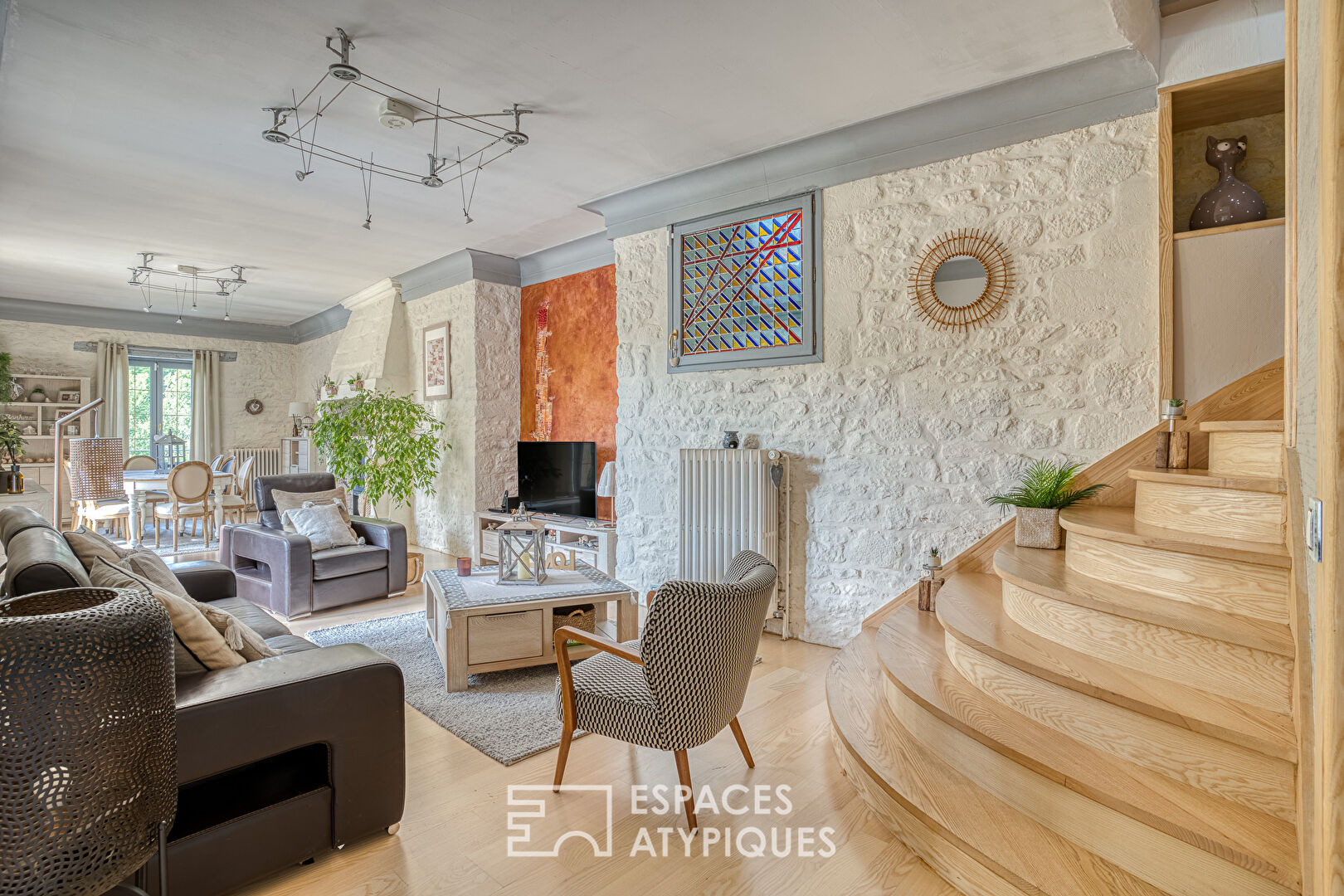 Elegant bourgeois house in the heart of a bastide