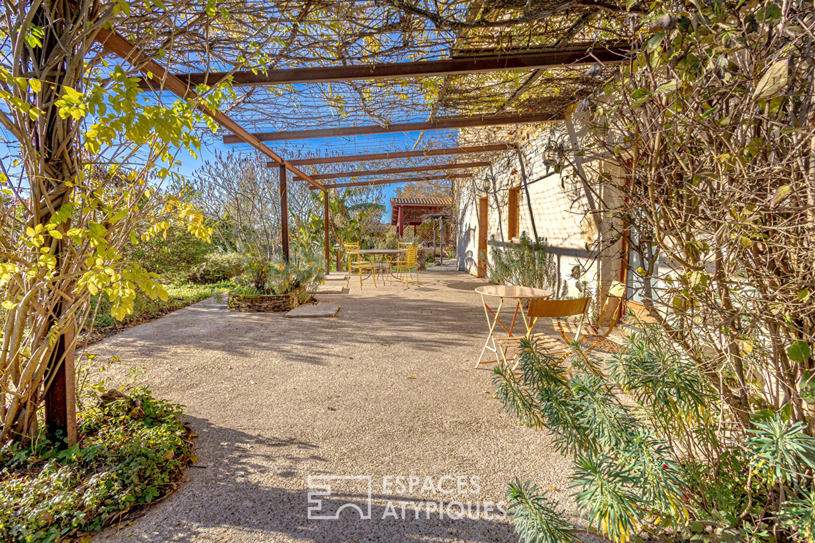 Maisons écologiques au coeur de la nature, authentique havre de paix