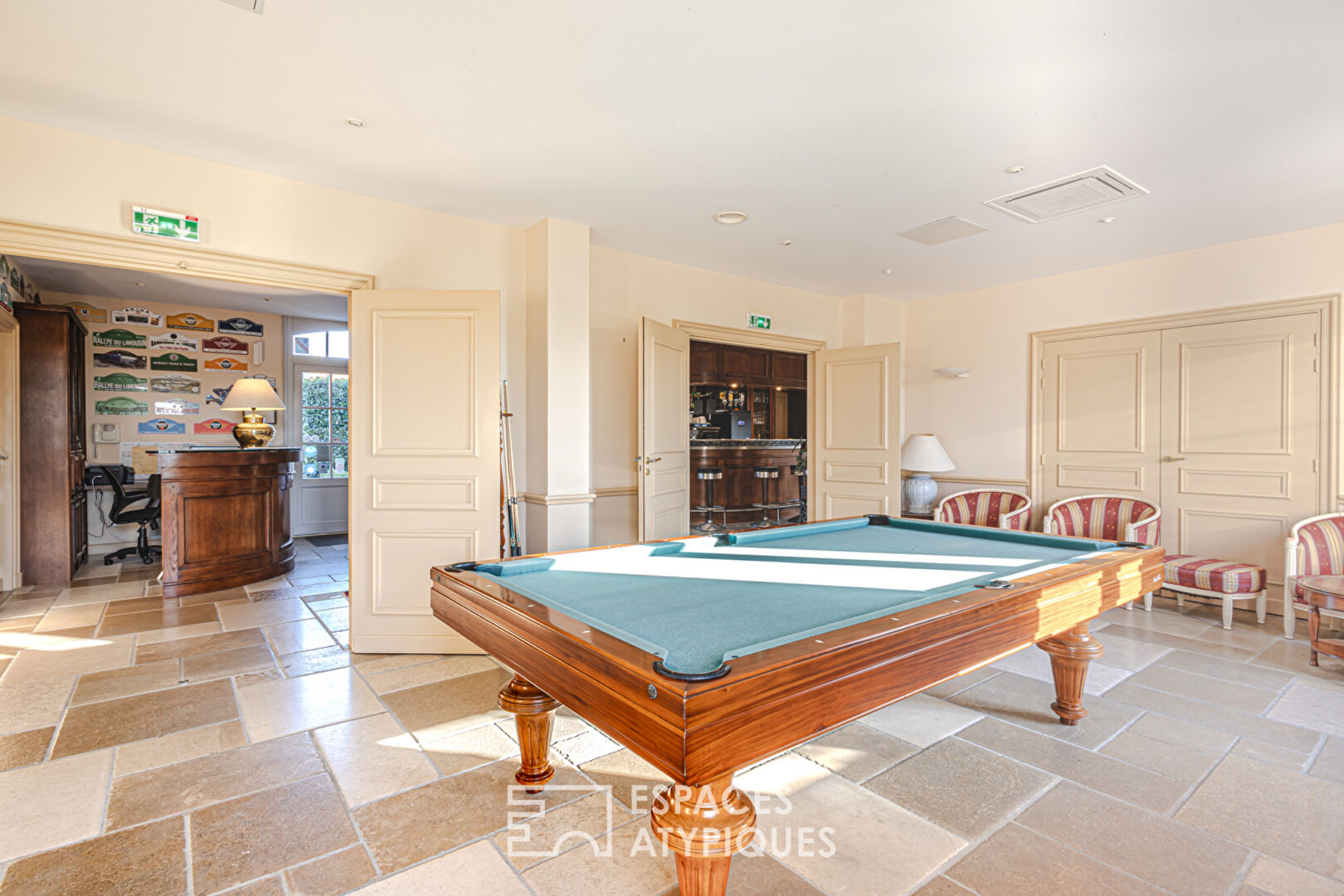 The Manor, master of its Domain, a prestigious actor in a bucolic setting