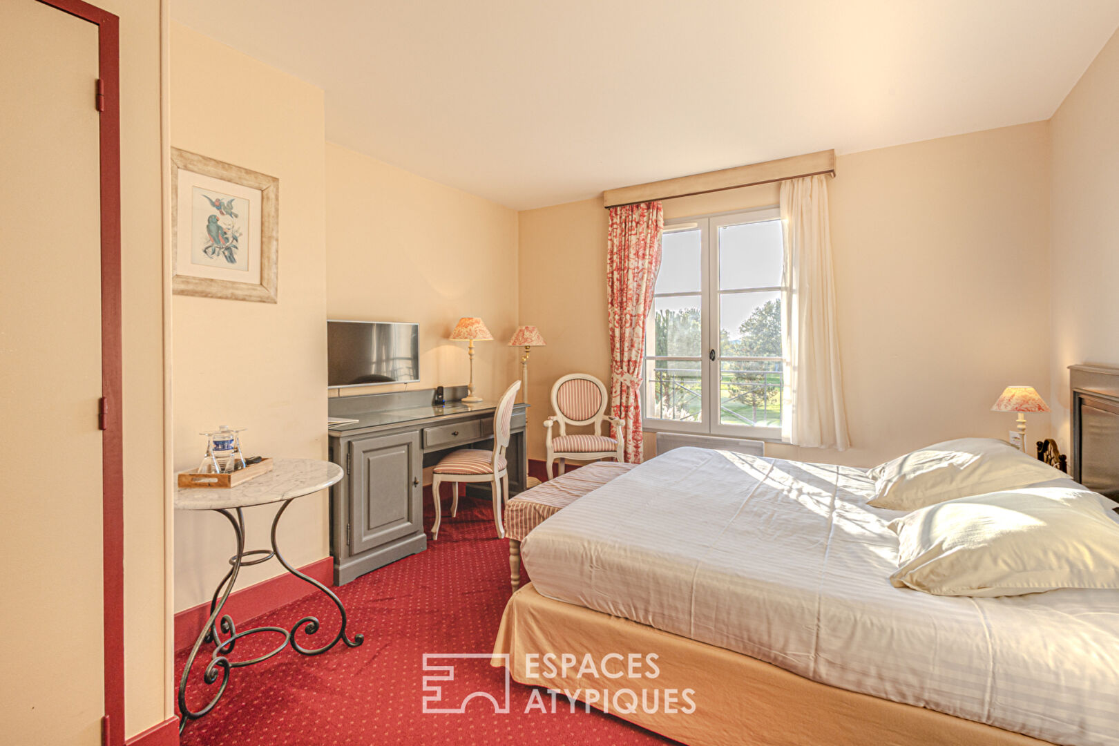 The Manor, master of its Domain, a prestigious actor in a bucolic setting