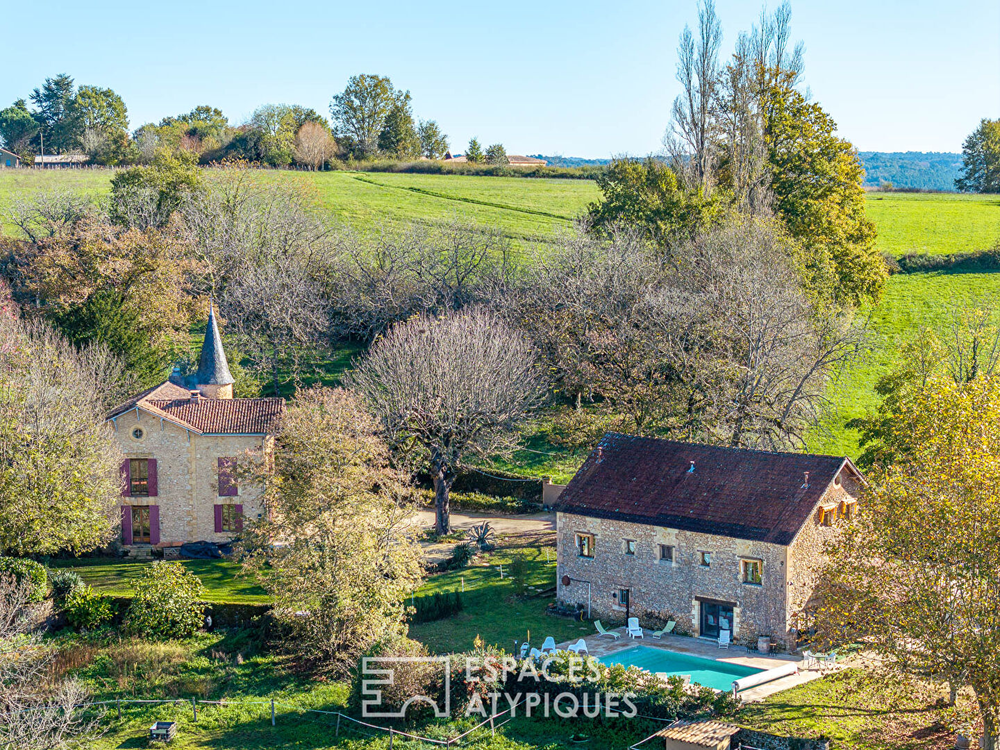 Manoir du XVIIIème et sa dépendance en pierre 12 pièce(s) 499 m2