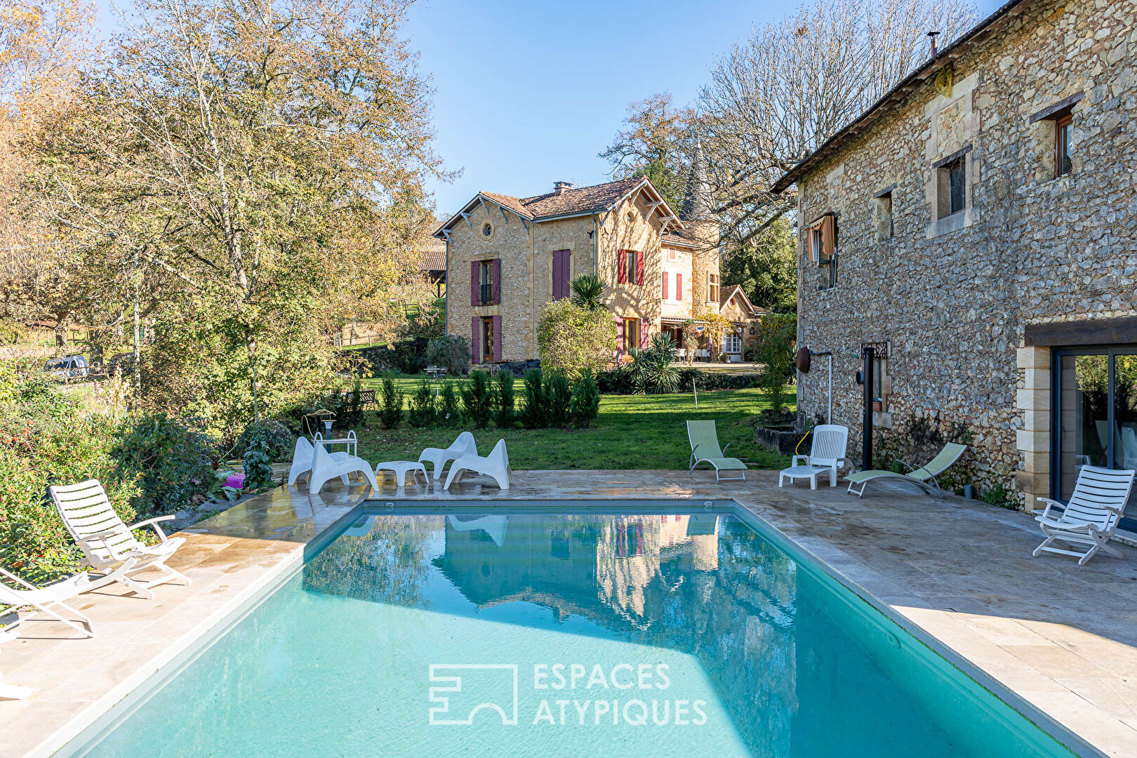 Manoir du XVIIIème et sa dépendance en pierre 12 pièce(s) 499 m2