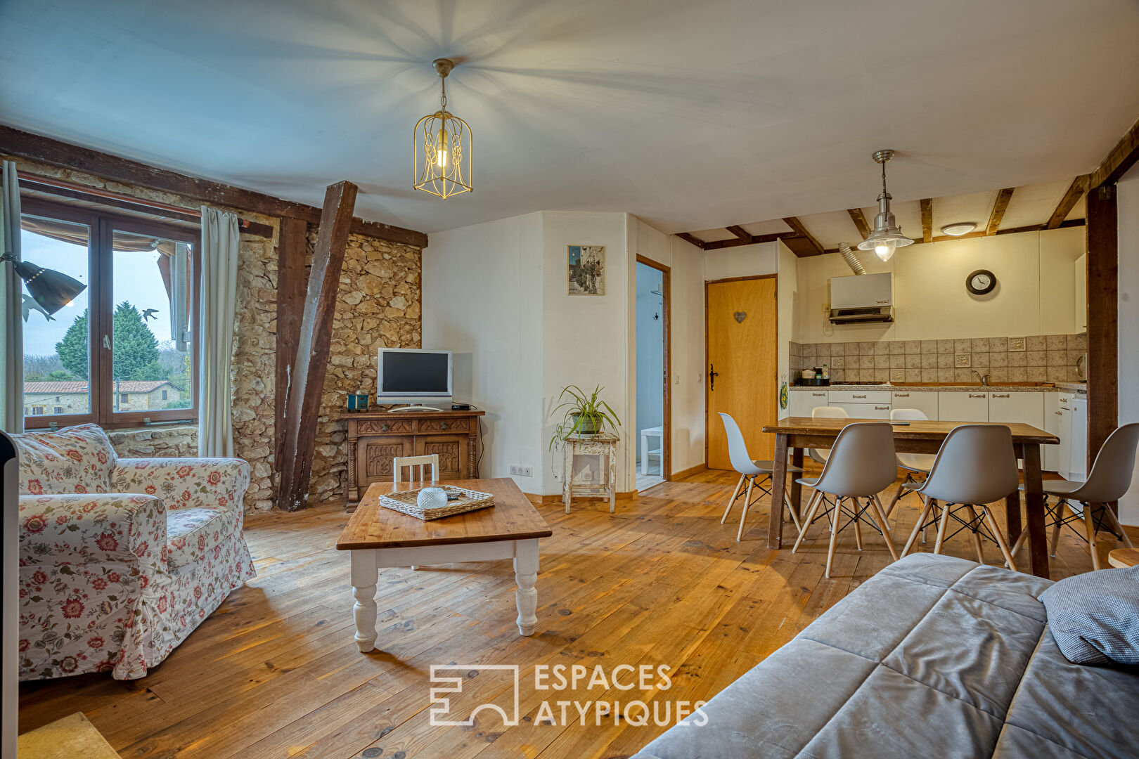 Manoir du XVIIIème et sa dépendance en pierre 12 pièce(s) 499 m2