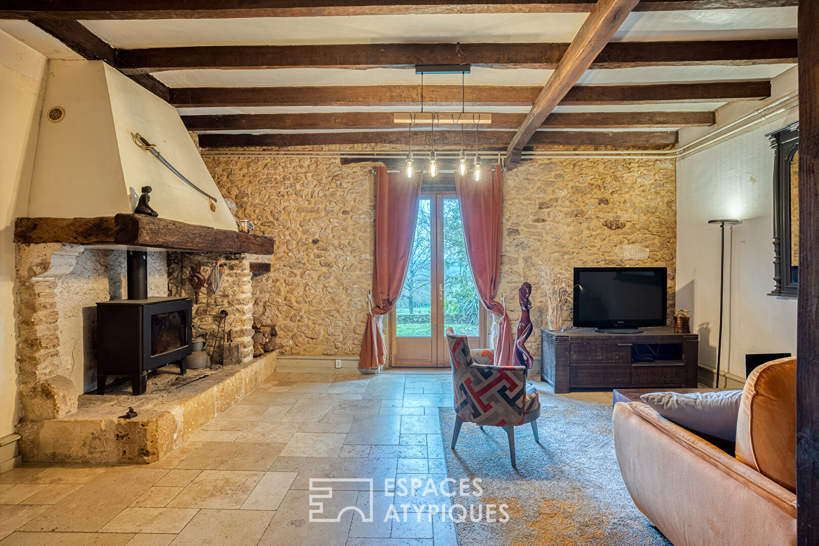 Manoir du XVIIIème et sa dépendance en pierre 12 pièce(s) 499 m2