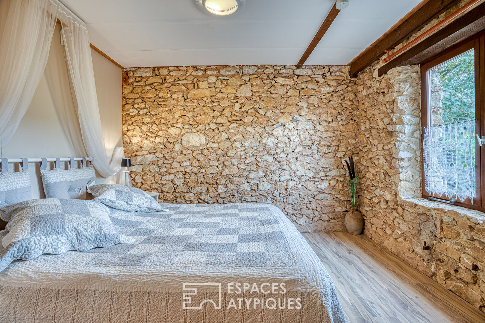 Manoir du XVIIIème et sa dépendance en pierre 12 pièce(s) 499 m2