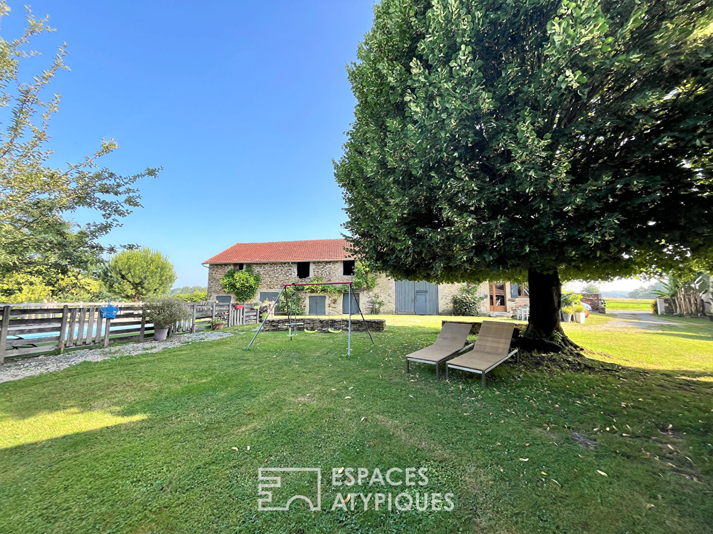 Modern cottage with pleasant surprises in Nontronnais