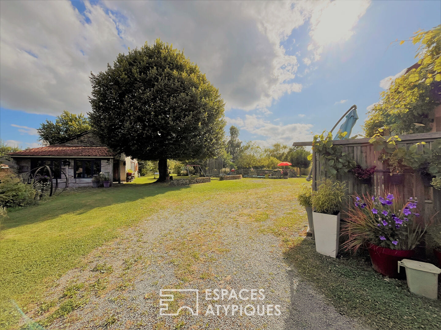 Modern cottage with pleasant surprises in Nontronnais