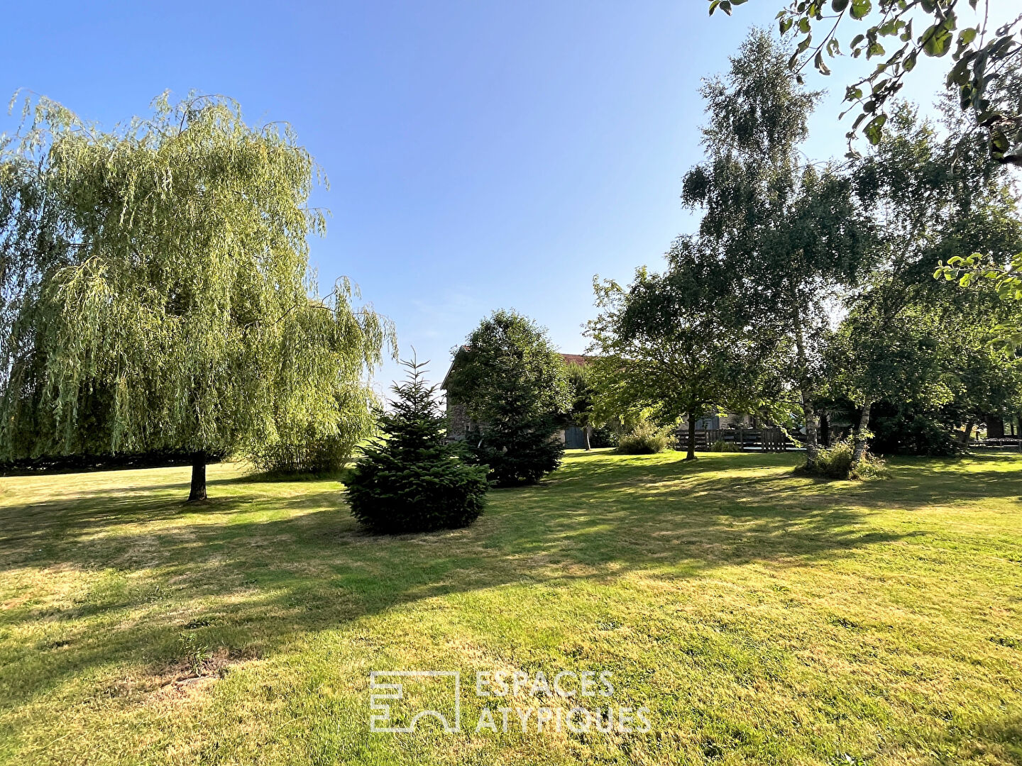 Modern cottage with pleasant surprises in Nontronnais
