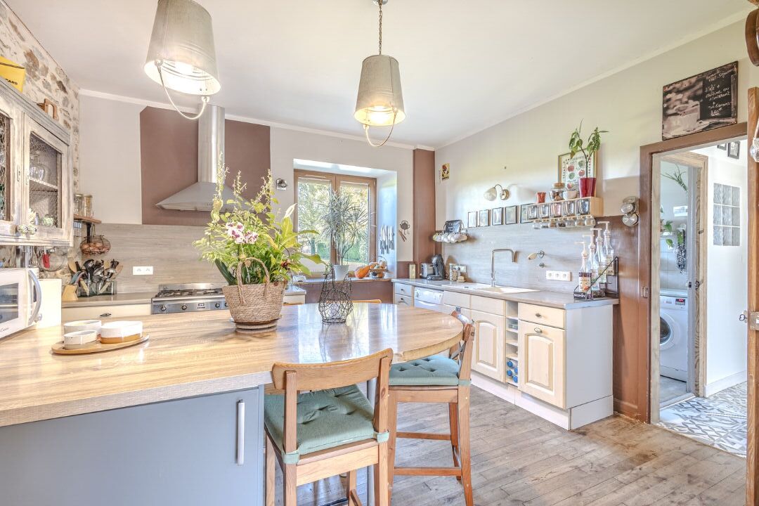 Modern cottage with pleasant surprises in Nontronnais