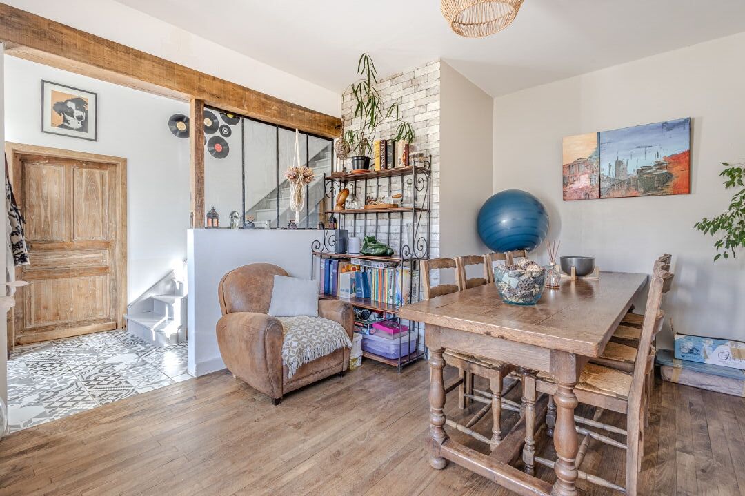 Modern cottage with pleasant surprises in Nontronnais