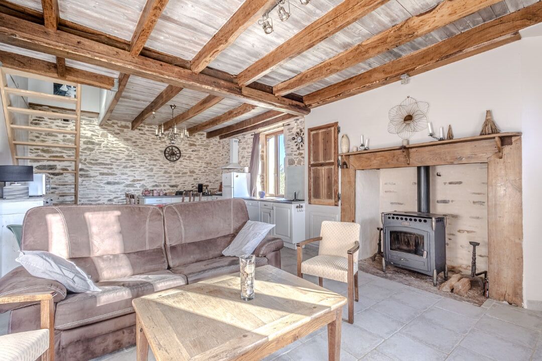 Modern cottage with pleasant surprises in Nontronnais