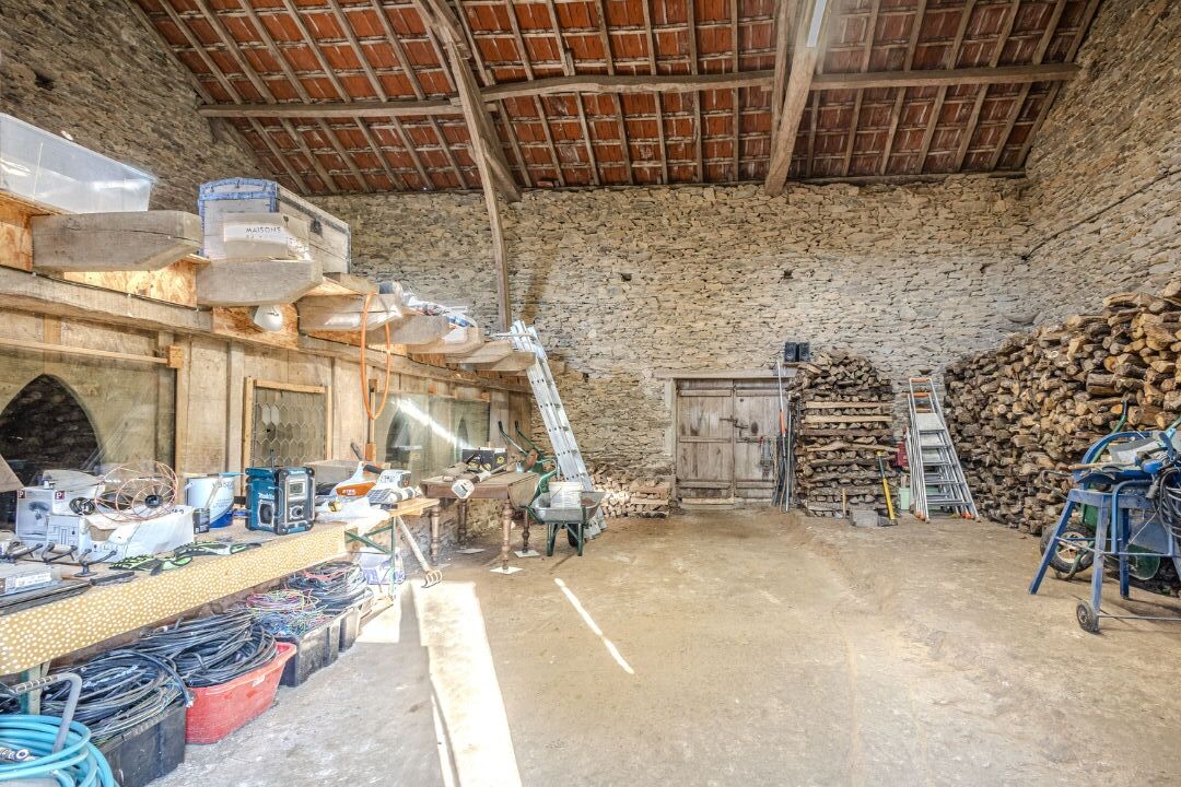 Modern cottage with pleasant surprises in Nontronnais