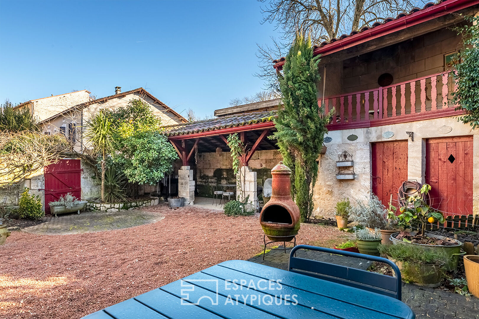 Former post house a few kilometers from Brantôme