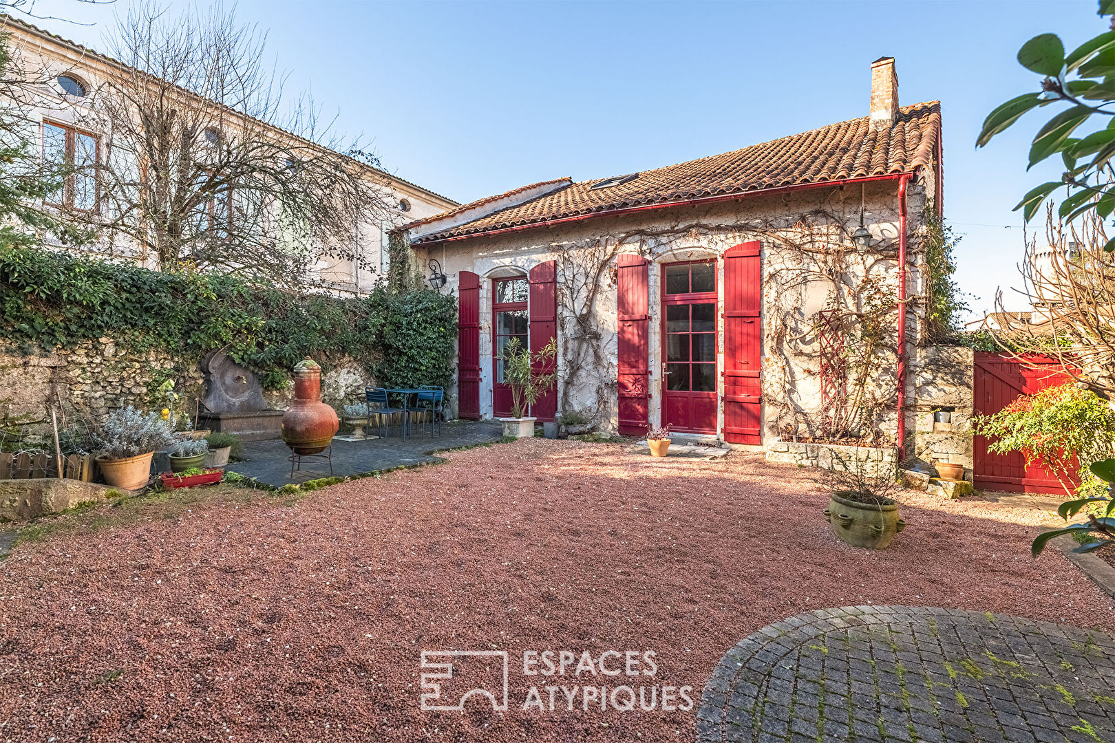 Former post house a few kilometers from Brantôme