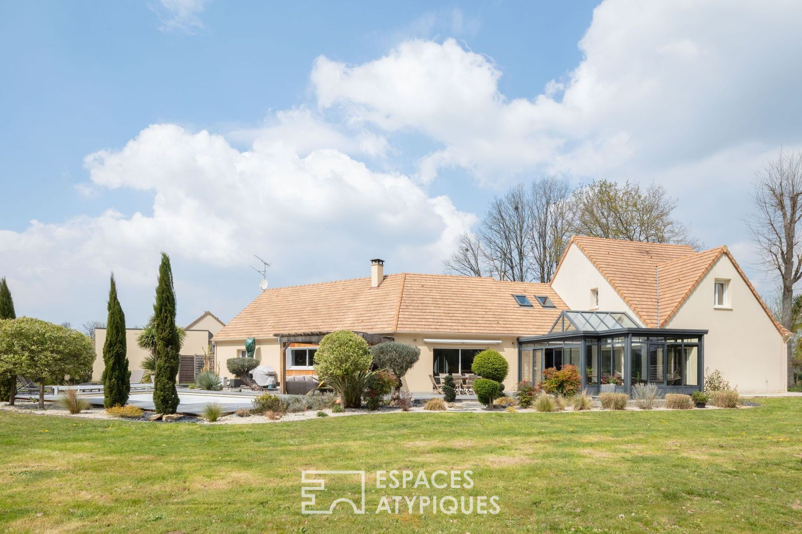 Belle contemporaine avec piscine