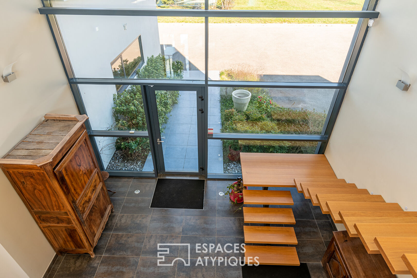 Maison contemporaine dans un écrin de verdure