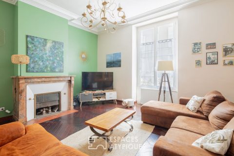 Belle maison bourgeoise avec jardin dans un quartier prisé