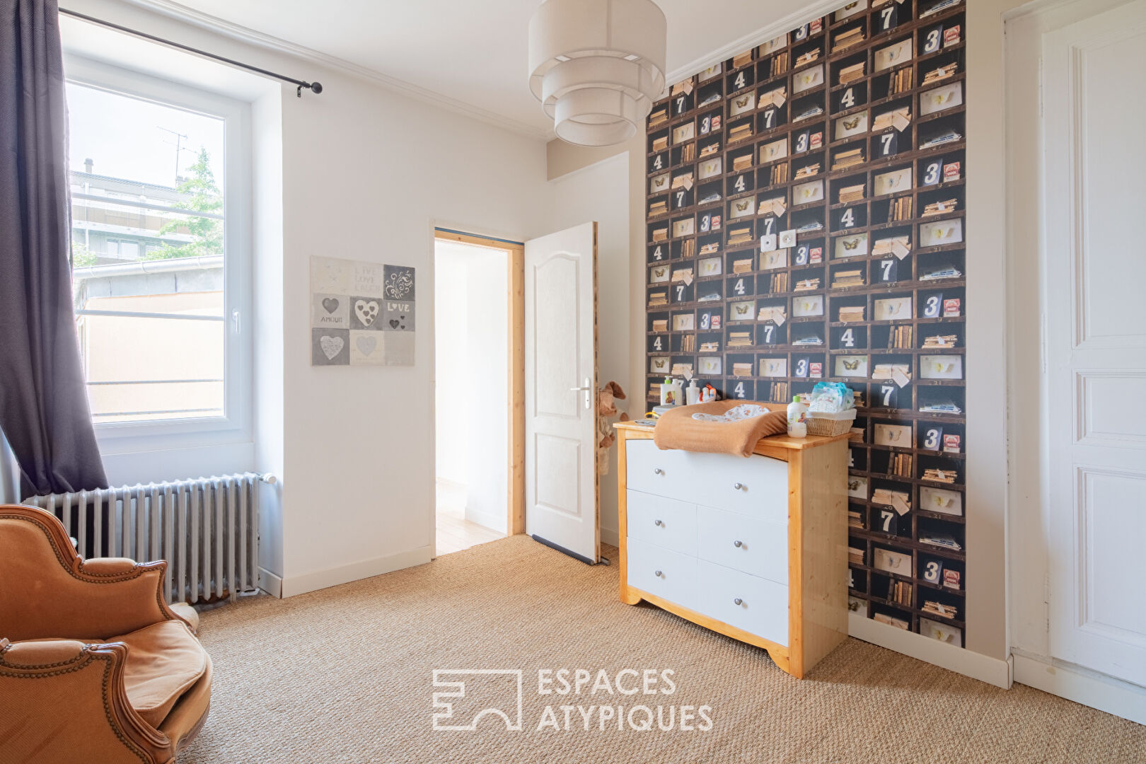 Belle maison bourgeoise avec jardin dans un quartier prisé