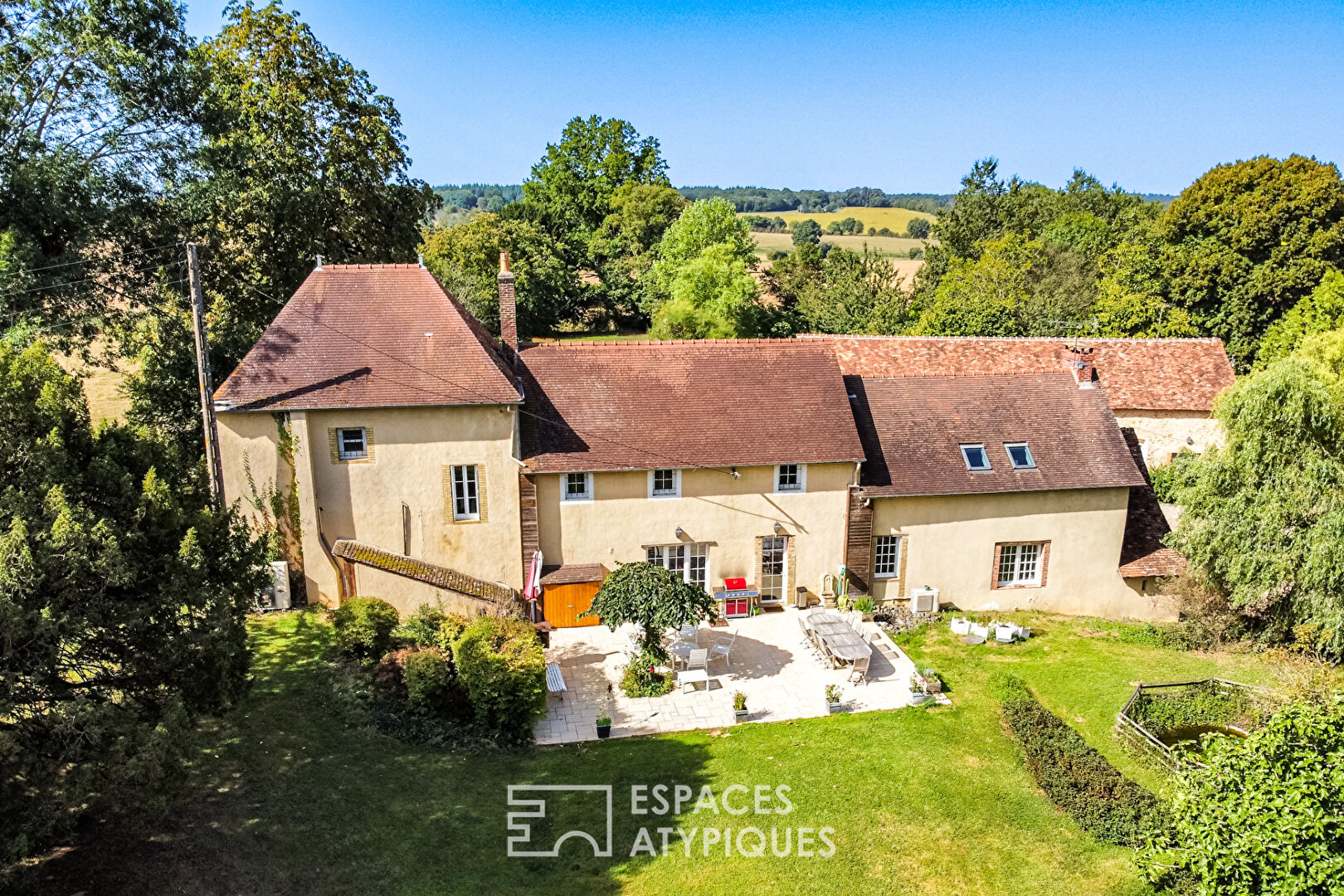 Authentic manor house with swimming pool