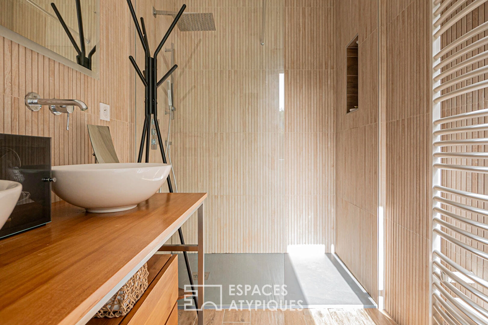 Chaleureuse maison de campagne avec piscine