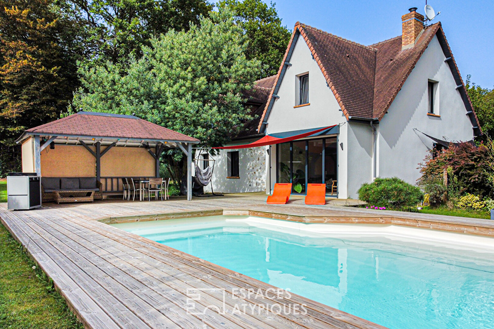 Chaleureuse maison de campagne avec piscine