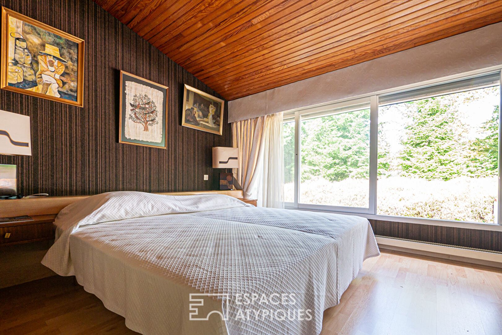 Maison d’architecte nichée dans son parc arboré