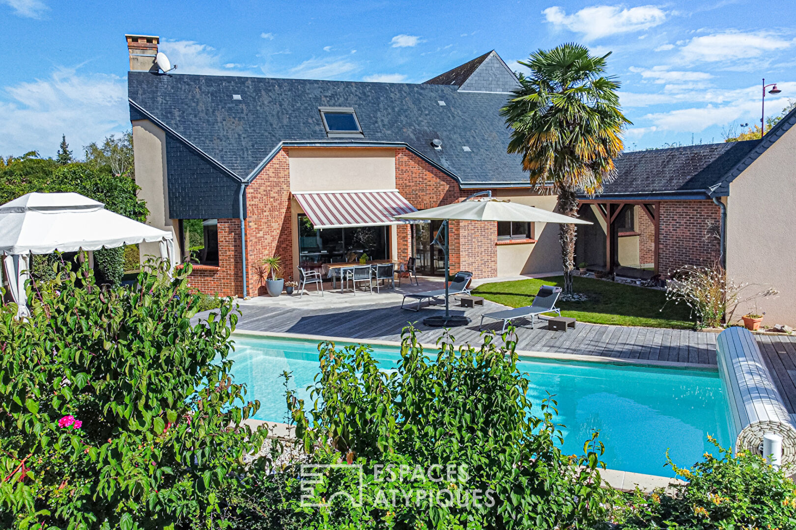 Beautiful contemporary with garden and pool