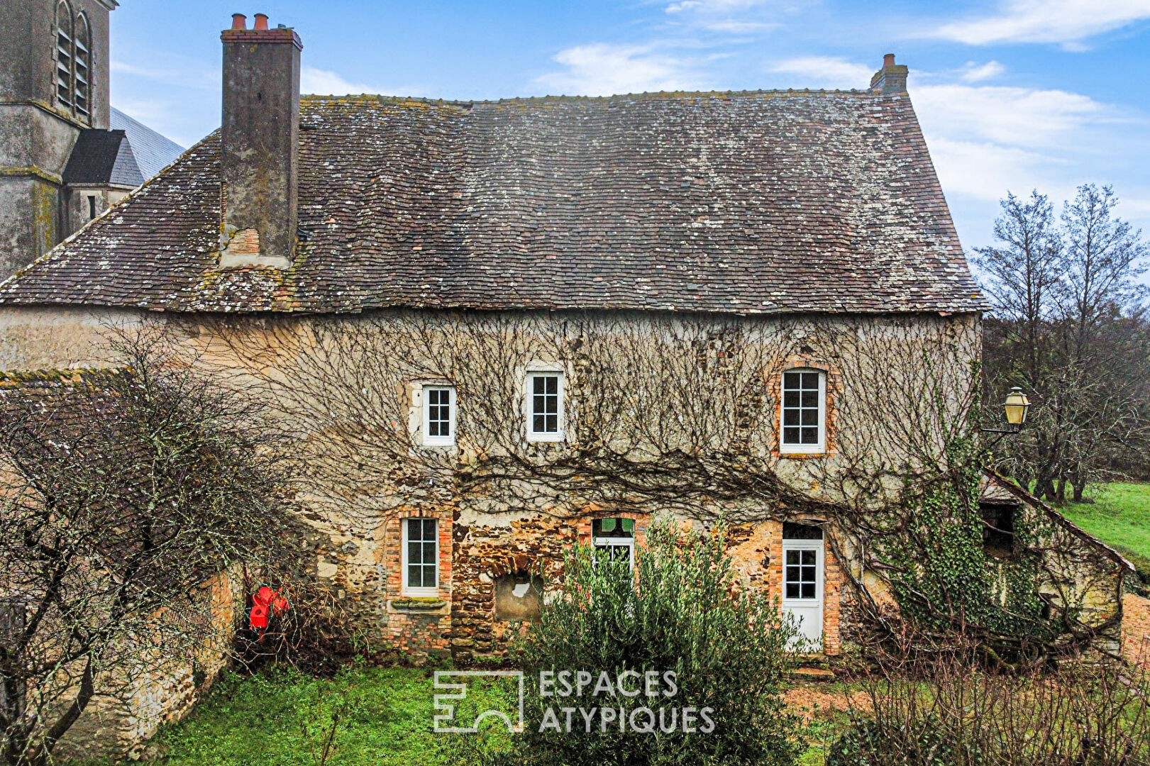 Manoir du XVème siècle dans un cadre privilégié avec son parc et son étang