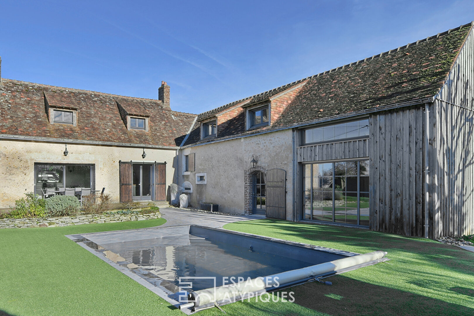 Beautiful renovation on the edge of the Bercé forest