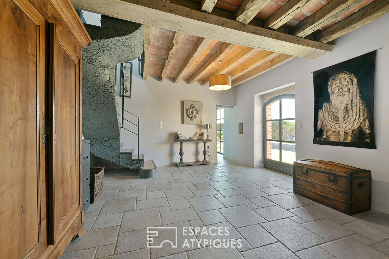 Beautiful renovation on the edge of the Bercé forest