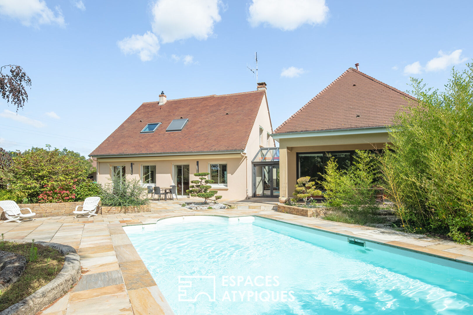 Grande maison de famille avec piscine et jardin