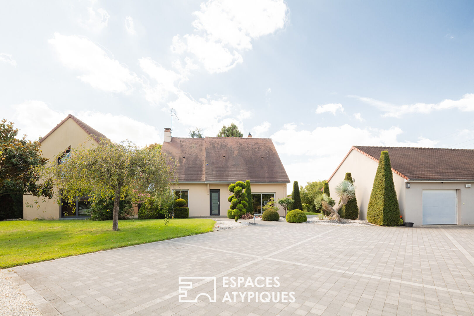 Grande maison de famille avec piscine et jardin
