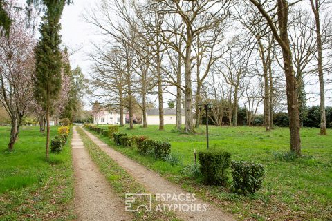 Elégante maison rénovée avec piscine dans son parc