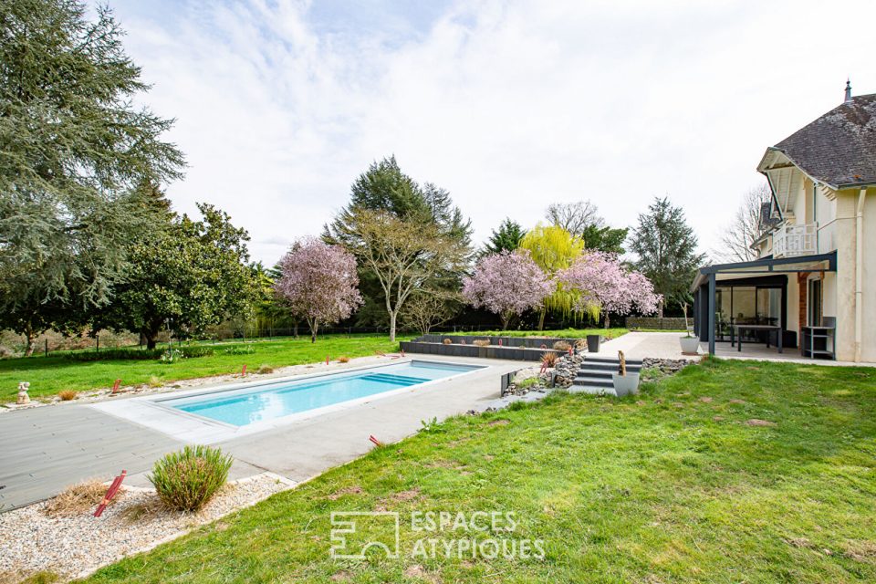Elégante maison rénovée avec piscine dans son parc